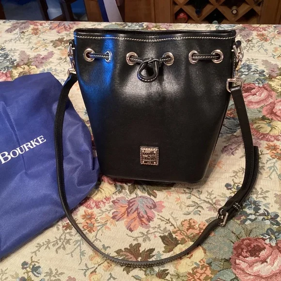 BLACK DOONEY & BOURKE SAFFIANO DRAWSTRING CROSSBODY NWT - Picture 3 of 11